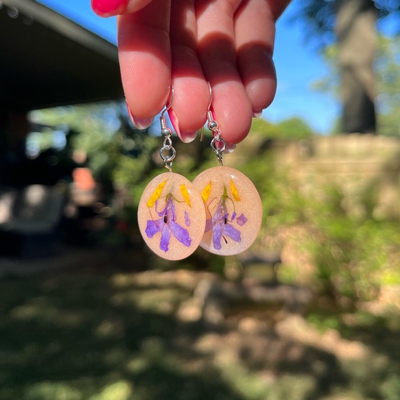 Handmade Real Dried Flower UV Resin Earrings - Picture 7 of 16